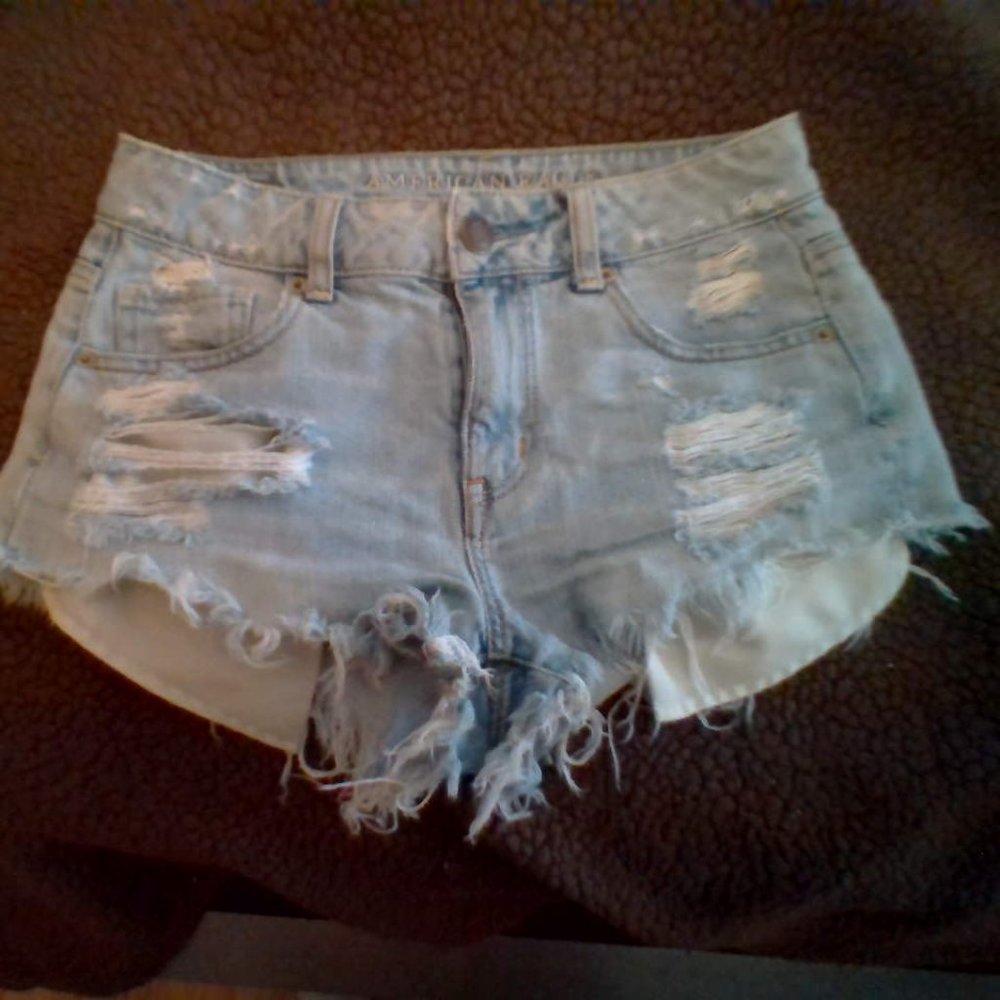 LIGHT BLUE RIPPED JEAN SHORTS